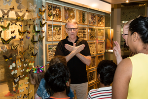 Selwyn Hoffmann presenting the Auslan tour to families in Bugs Alive exhibition at Melbourne Museum